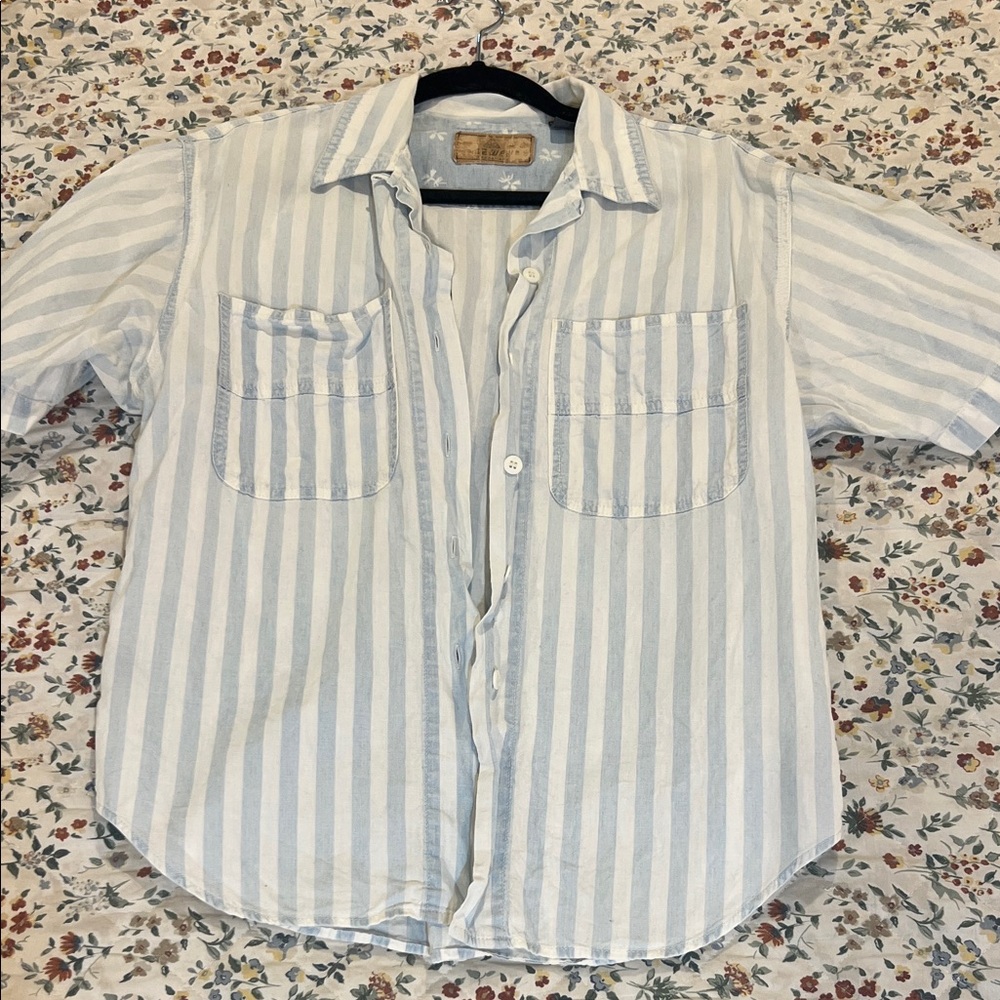 LAST CALL MAKE AN OFFER! Striped Short Sleeve Button-Up Shirt